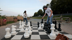 Auch ein großes Schachspiel gehört zum kostenfreien Angebot dazu.Bild: Stadt Krefeld, Presse und Kommunikation, D. Jochmann