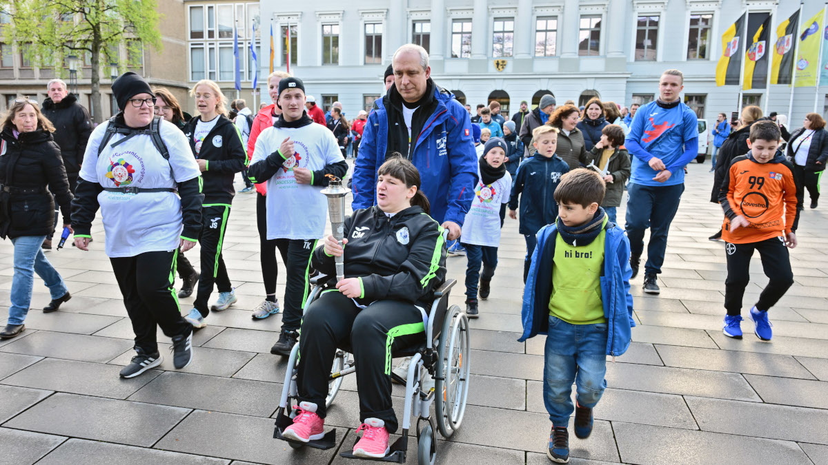 Start zum Fackellauf der Special Olympics.Foto: Stadt Krefeld, Presse und Kommunikation, A. Bischof