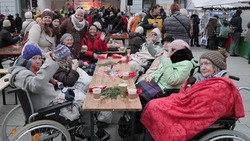 Impressionen des Besonderen Weihnachtsmarkt auf dem Von-der-Leyen-Platz. Bild: Stadt Krefeld, Presse und Kommunikation