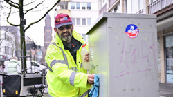 Mit einem besonderen Verfahren reinigt die Firma Kaltstrahl prominente Plätze von Graffiti und Schmierereien. Bild: Stadt Krefeld, Presse und Kommunikation