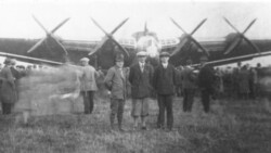 Das größte deutsche Landflugzeug G 38 (D2500) landete am 7.10.1932 auf dem Flugplatz in Krefeld-Bockum. Die Passagiere saßen in einer Kanzel und in den Flügeln. Fots: Stadt Krefeld, Stadtarchiv