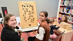 Viele Familien kamen zum diesjährigen "Play It!-Tag" in die Mediothek. Bild: Stadt Krefeld, Presse und Kommunikation, A. Bischof
