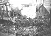 Bombenzerstörungen auf der Gladbacher Straße / Westseite Ecke Neusser Straße. Im Hintergrund befindet sich die Halle des Stadtbads. Das Bild muss nach dem 14. Oktober 1944 aufgenommen worden sein.Bild: Stadt Krefeld, Stadtarchiv