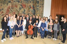 in einer feierstunde mit oberbürgermeister frank meyer ehrte die stadt krefeld die schüler der musikschule krefeld, die am bundeswettbewerb teilgenommen haben.