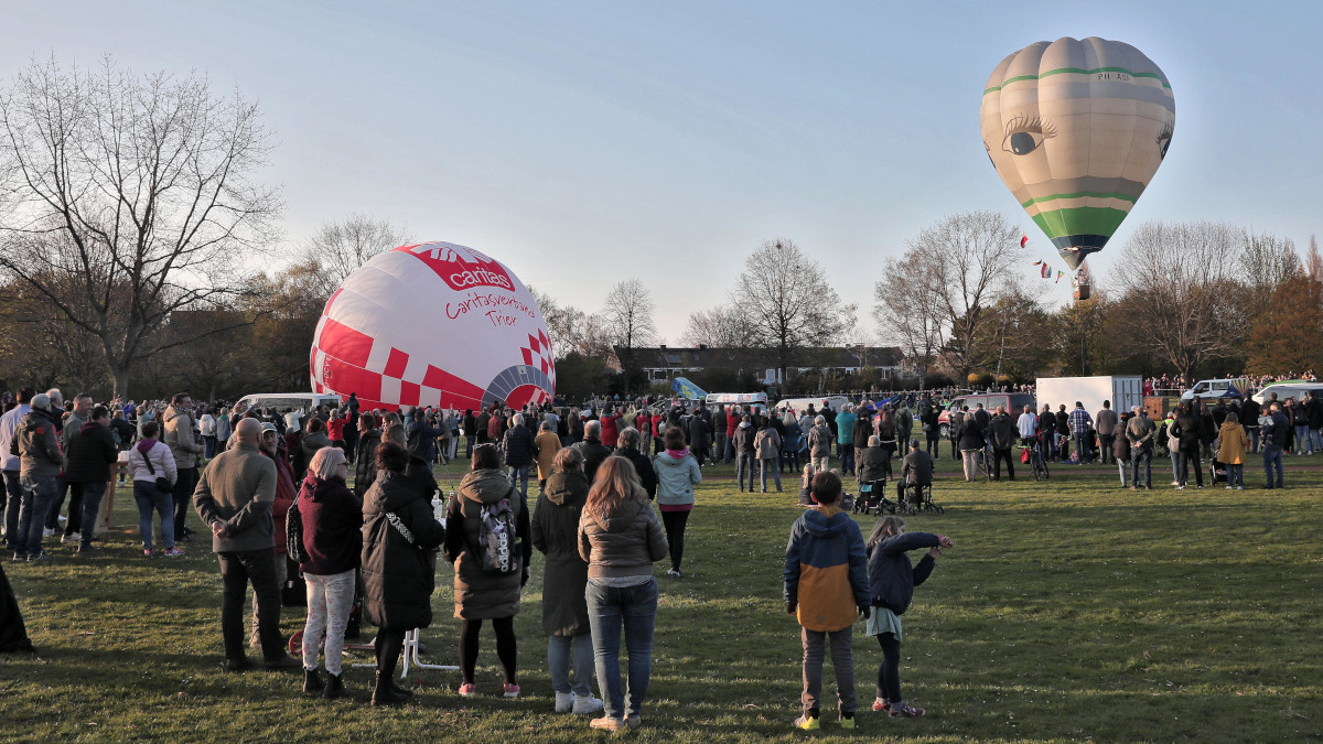 Start der Ballone auf der MSM Wiese am Sonntag. Bild: Stadt Krefeld, Presse und Kommunikation, Dirk Jochmann