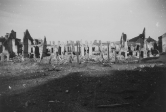 Zerstörungen nach Luftangriff, Leyentalstraße