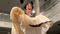 Ada Lovelace beim Luftsprung.Foto: Stadt Krefeld, Kresch-Theater