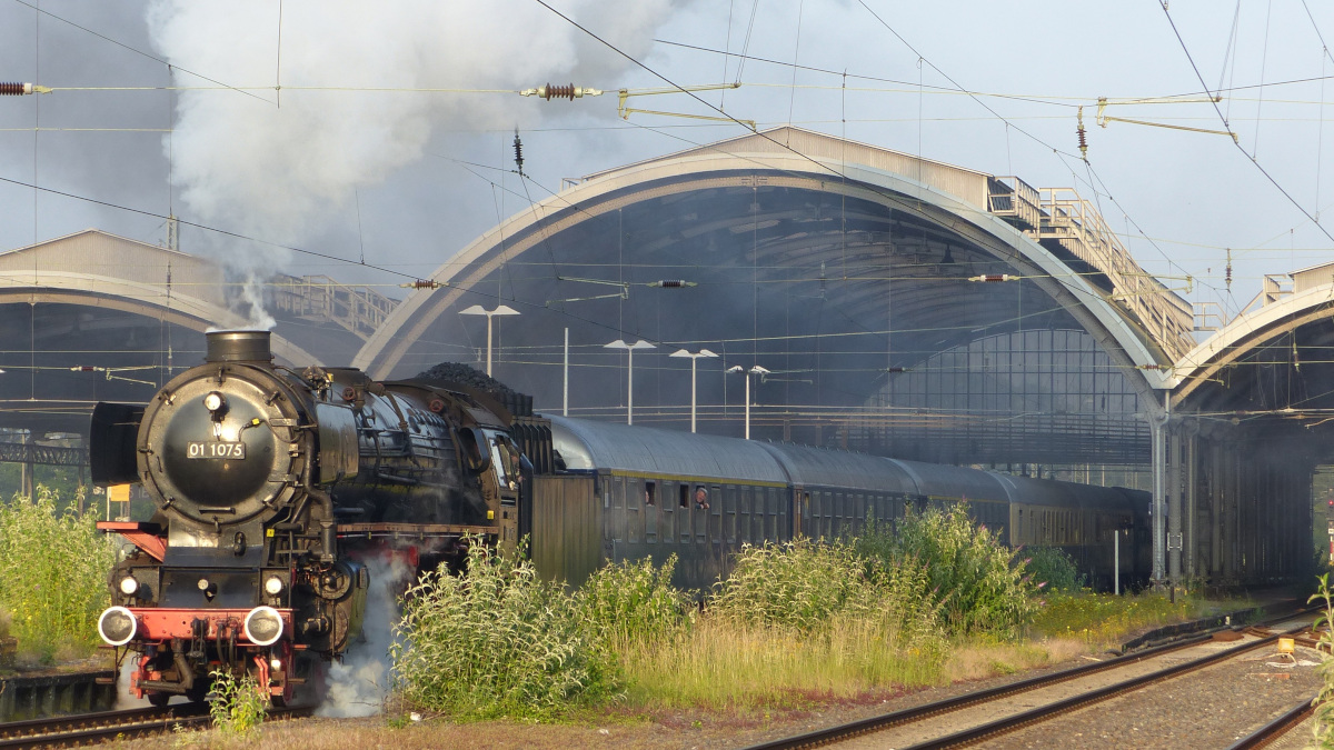 Ausfahrt einer historischen Dampflokomotive im Jahr 2019. Bild: Stadt Krefeld, Presse und Kommunikation