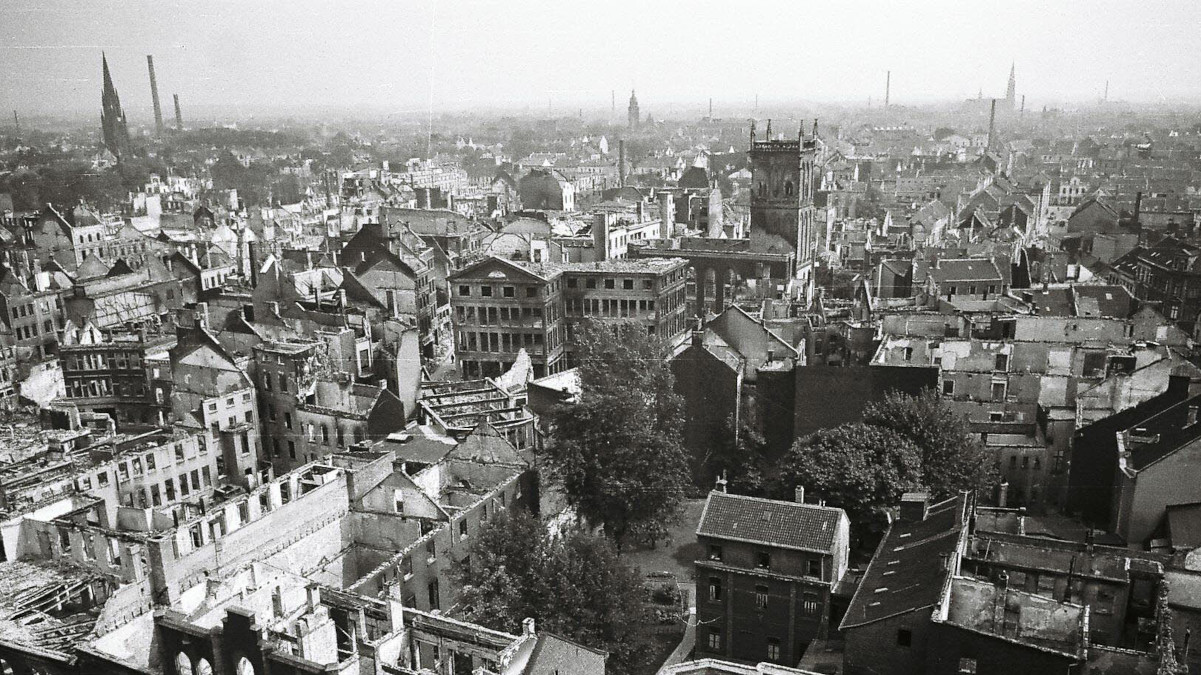 Blick auf die Innenstadt vom Turm der Dionysius-Kirche. Bild: Stadt Krefeld, Presse und Kommunikation, Stadtarchiv Krefeld