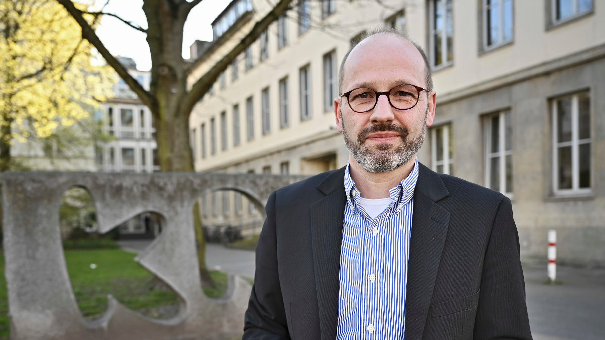 Dirk Hagenräke ist als Gesundheitsingenieur derzeit im Dauereinsatz.  Bild: Stadt Krefeld, Presse und Kommunikation, A. Bischof