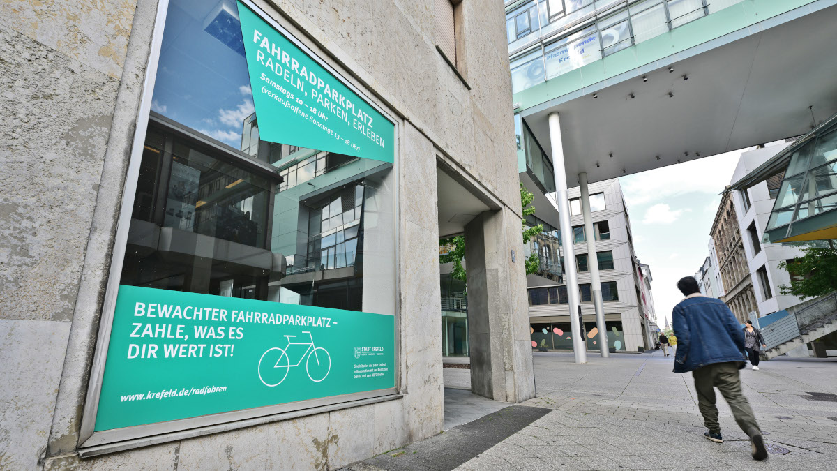 Bewachter Fahrradparkplatz Neue Linner Straße. Bild: Stadt Krefeld, Presse und Kommunikation, Andreas Bischof