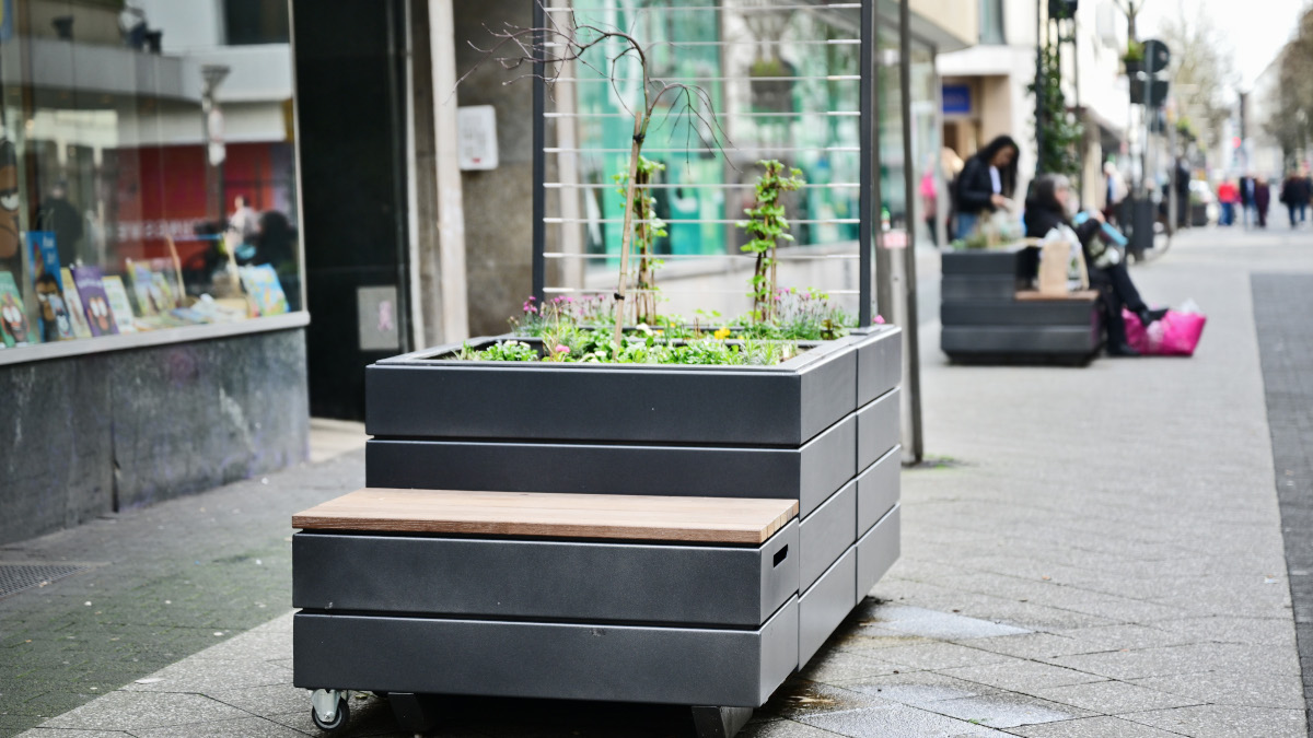 37 "Mobiles Grün"-Elemente wurden in den letzten Wochen in der Innenstadt aufgestellt.  Foto: Stadt Krefeld, Presse und Kommunikation, A. Bischof