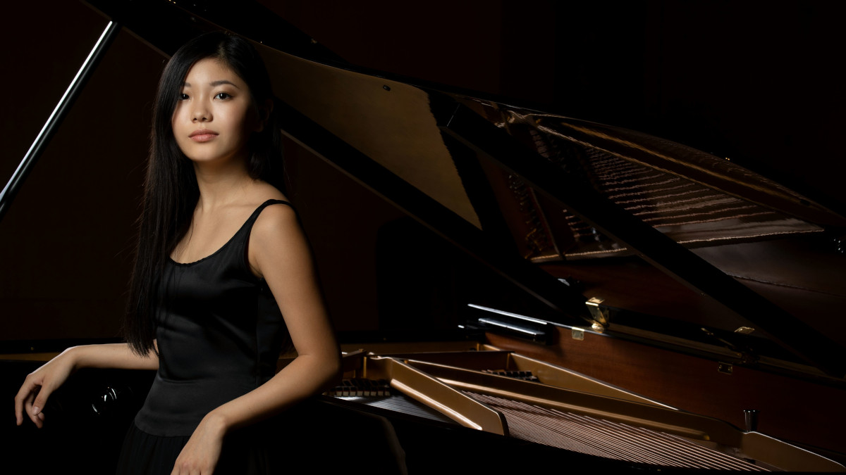 Die japanische Pianistin Shio Okui spielt sie am Freitag, 7. Juni, beim Kawai-Konzert in der Musikschule an der Uerdinger Straße Werke von Frédéric Chopin, Franz Liszt und Sergei Rachmaninow. Foto: Evgeny Evtyukhov