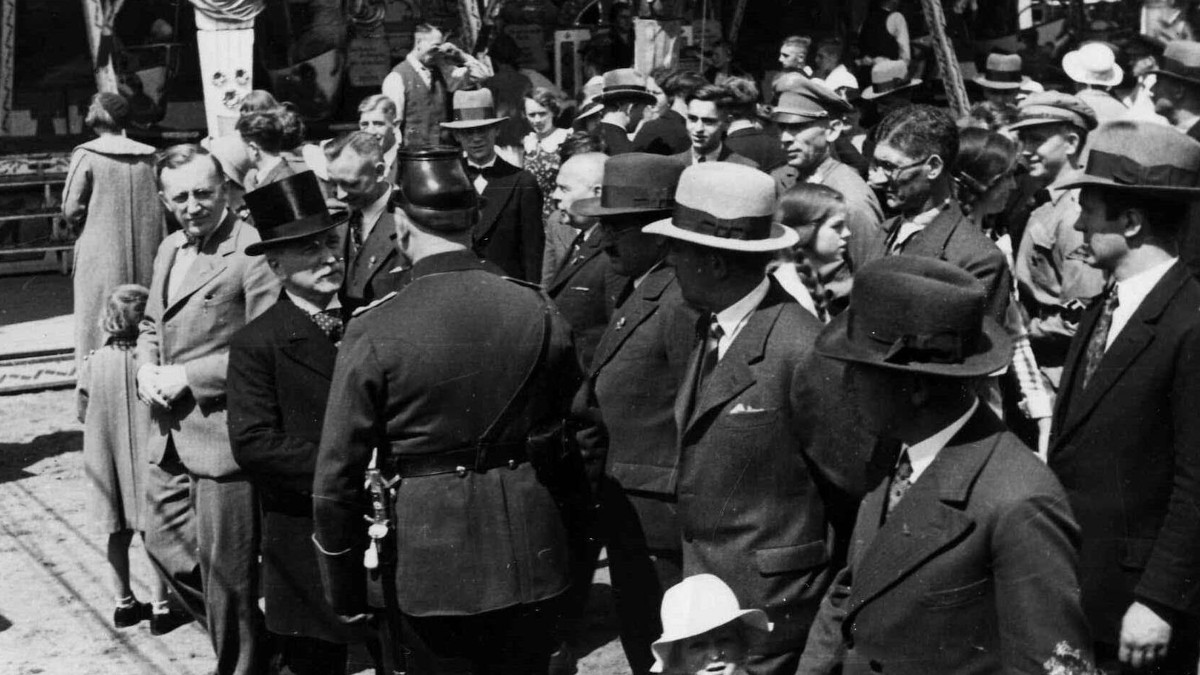 Eine Szene auf der Kirmes 1935. Foto: Stadt Krefeld, Stadtarchiv