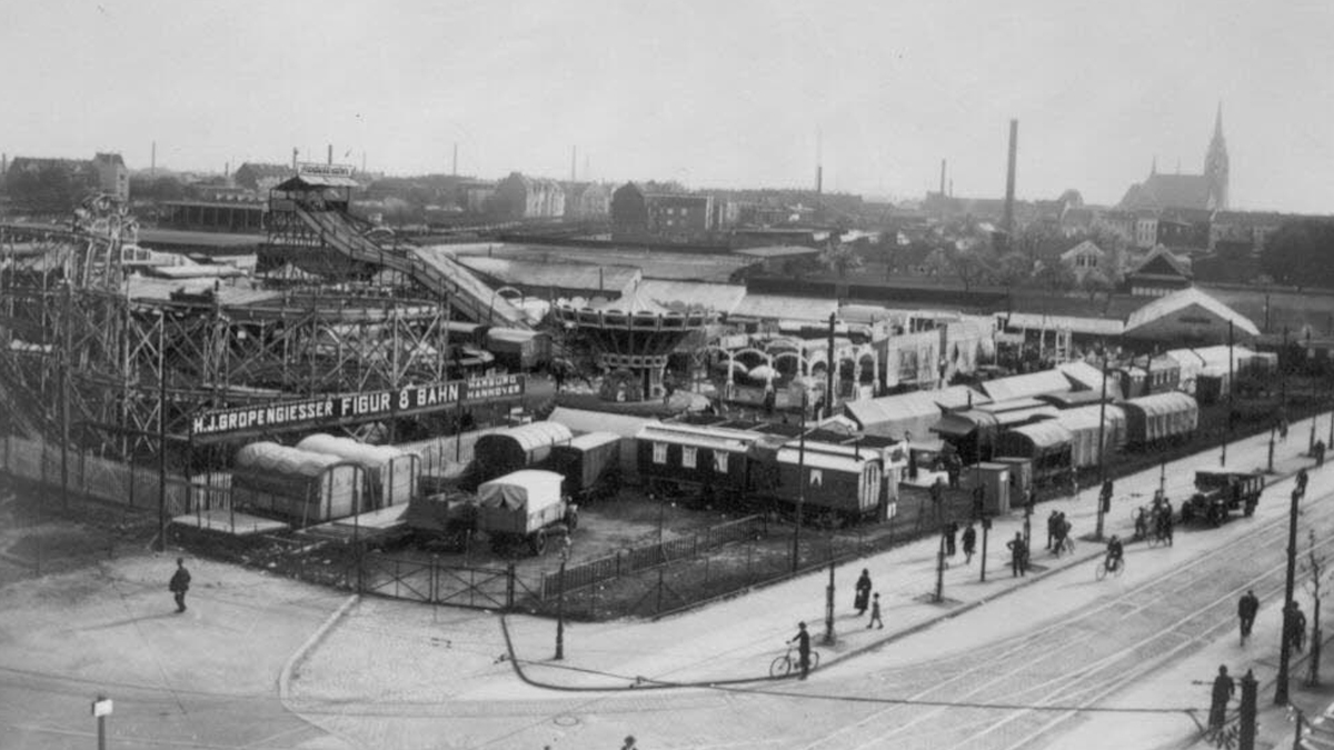 Der Kirmes-Platz um 1930. Foto: Stadt Krefeld, Stadtarchiv