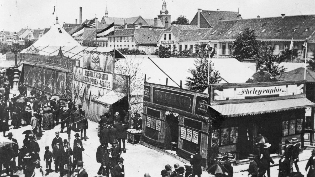 Karlsplatz um 1893 Bild: Stadt Krefeld, Presse und Kommunikation