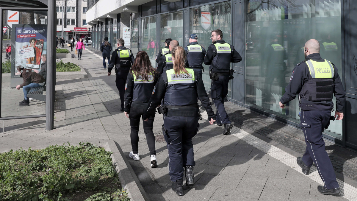 KOD und Polizei bei Schwerpunkteinsatz KOD und Polizei bei Schwerpunkteinsatz