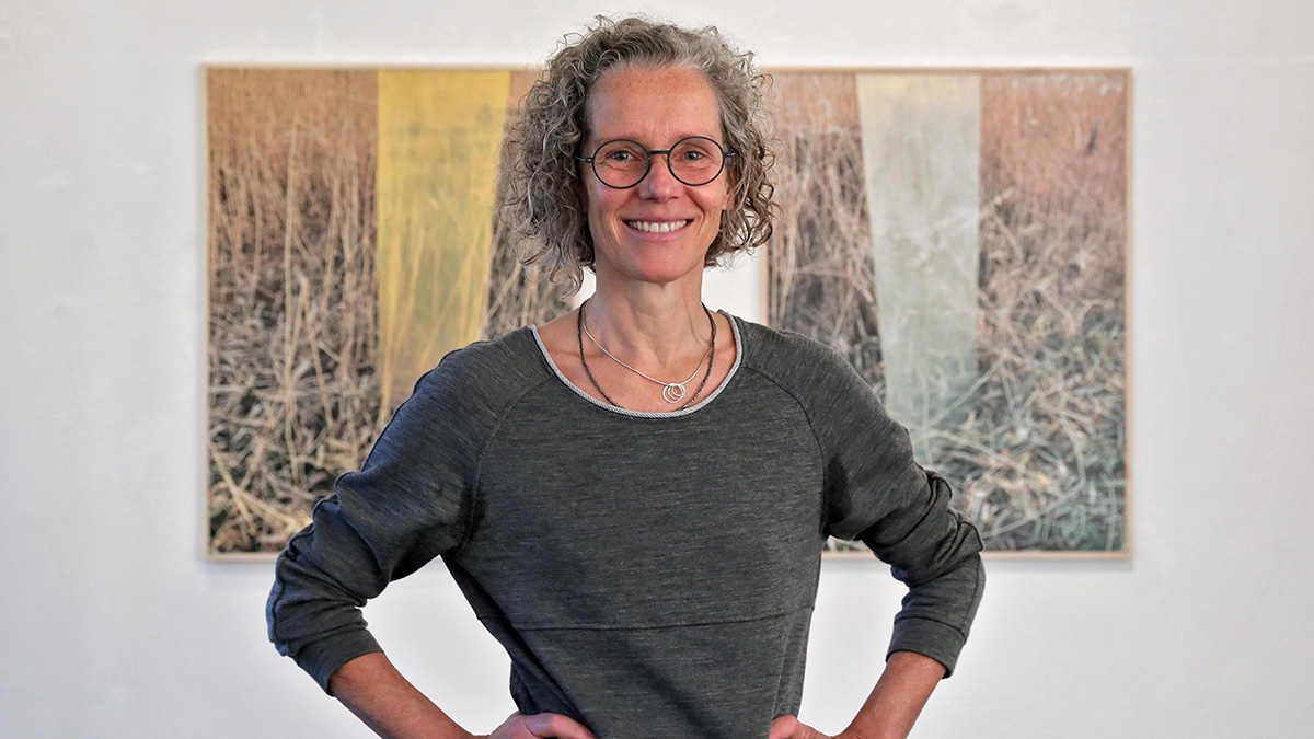 Die Künstlerin Claudia Maas präsentiert ihre Malerei und Fotografie im Kunstverein Krefeld.  Foto: Stadt Krefeld, Presse und Kommunikation, Dirk Jochmann