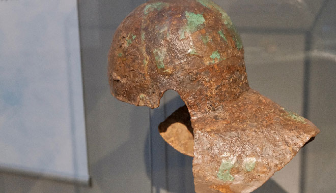 Ein bei der Grabung gefundener Helm.Foto: Stadt Krefeld, Presse und Kommunikation