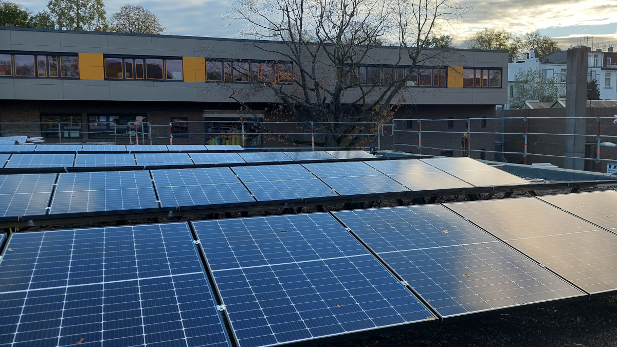 Eine Photovoltaikanlage auf der Prinz-Ferdinand-Schule. Bild: Stadt Krefeld, ZGM