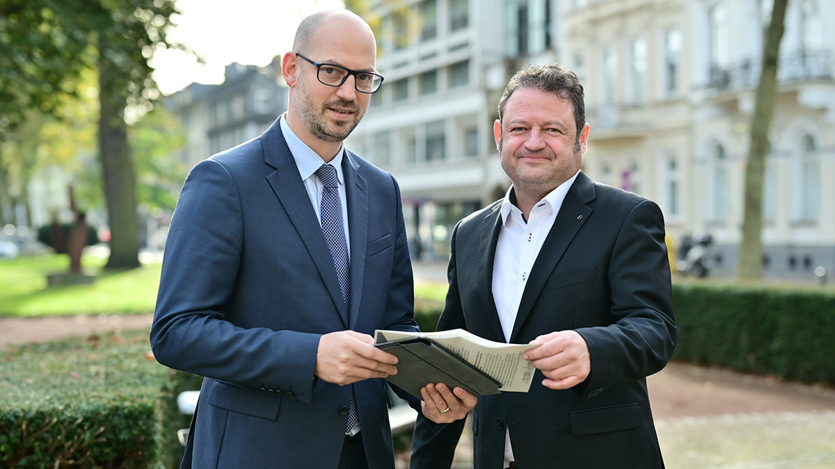 Bildunterschrift: Planungsdezernent Marcus Beyer (links) und Problemimmobilien-Koordinator Jens Franke Foto: Stadt Krefeld, Presse und Kommunikation