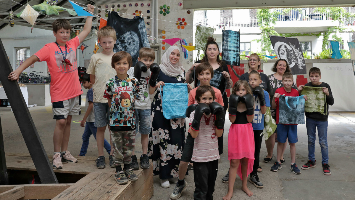 Die Ferienangebote der Schulsozialarbeit in der Shedhalle fanden großen Zuspruch.Foto: Stadt Krefeld, Presse und Kommunikation
