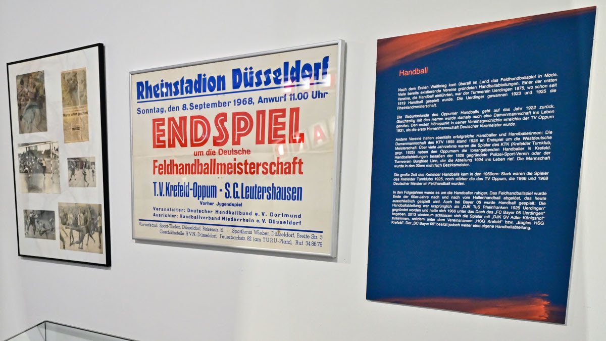 An die glorreichen Erfolge der Handballer aus Oppum wird in der Ausstellung auch erinnert. Foto: Stadt Krefeld, Presse und Kommunikation, A. Bischof