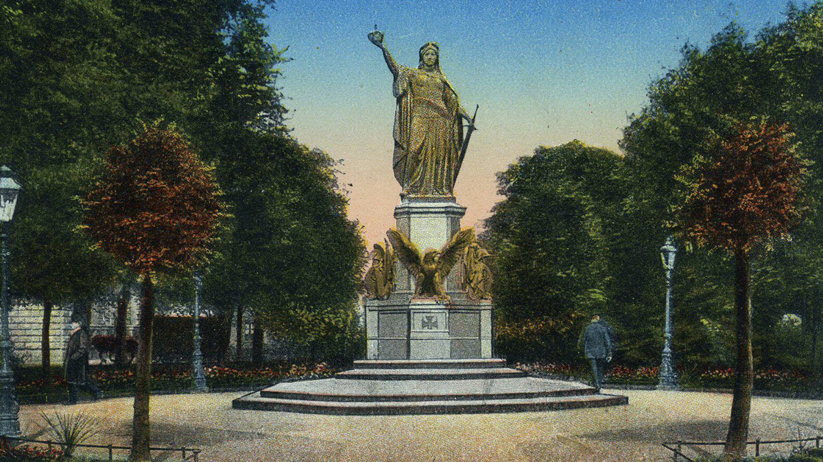 Friedrichsplatz mit dem Germania-Denkmal. Repro: Stadtarchiv
