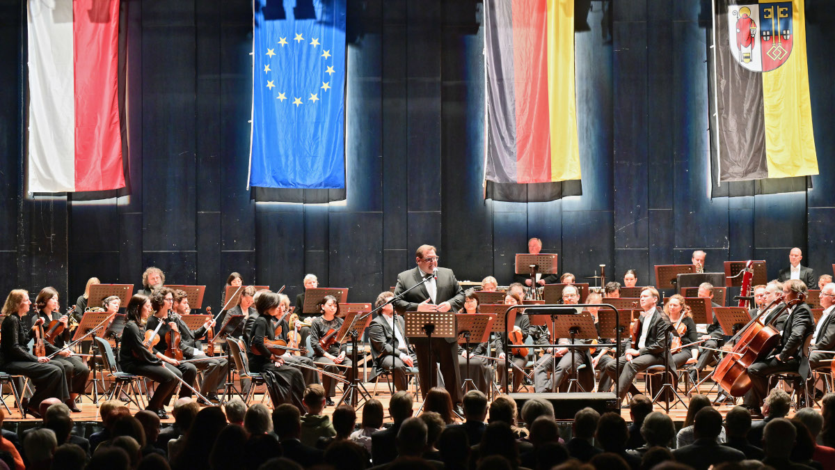 Auch in diesem Jahr hat der Oberbürgermeister das Festkonzert zum Tag der Deutschen Einheit eröffnet. Bild: Stadt Krefeld, Presse und Kommunikation