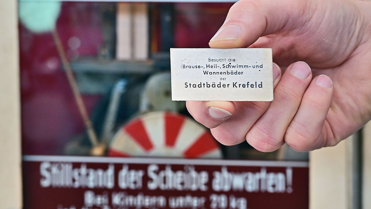 Auf diesen Kärtchen bekommen die Nutzer der Waage ihr Ergebnis mitgeteilt. Foto: Stadt Krefeld, Presse und Kommunikation, A. Bischof