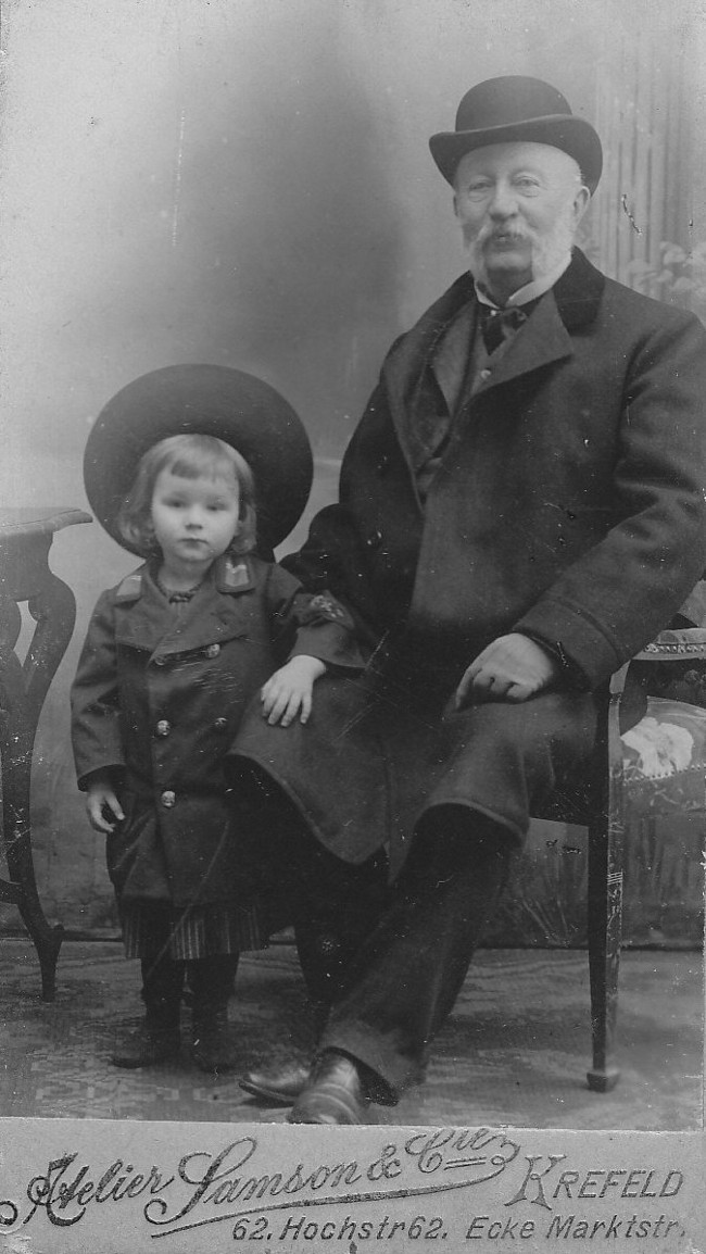 Oberbürgermeister Ernst Küper mit seinem Enkel Enno